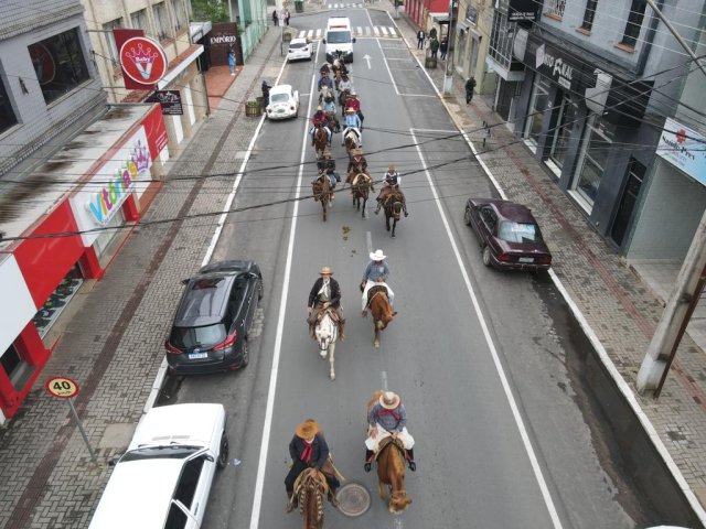 Festa do Peão de Jaguariaíva, em celebração aos 200 anos da cidade, se  inicia nesta quinta (14) - Boca no Trombone